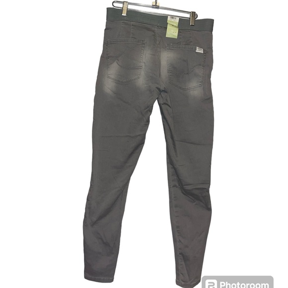 NWT jeggings - Picture 3 of 3
